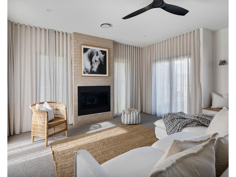 11 JUMBUCK DRIVE, Gobbagombalin NSW 2650