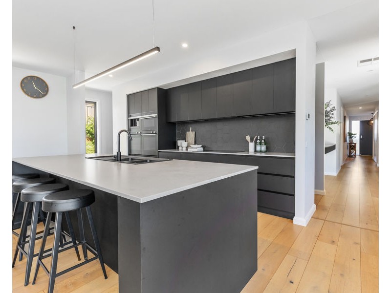 7 BONNER STREET, Lloyd NSW 2650