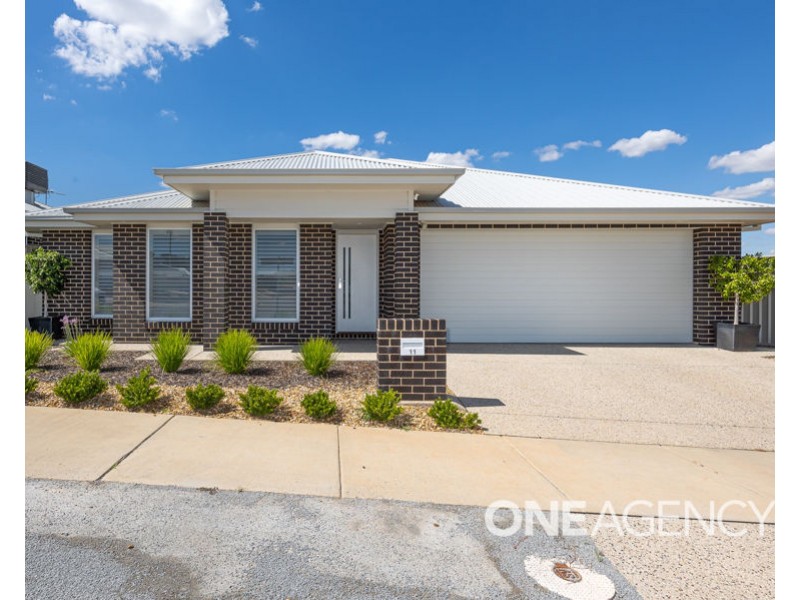 11 AH KET AVENUE, Lloyd NSW 2650