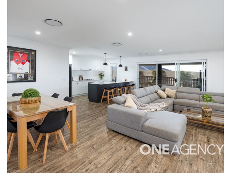 11 AH KET AVENUE, Lloyd NSW 2650