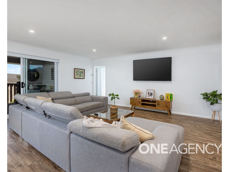 11 AH KET AVENUE, Lloyd NSW 2650