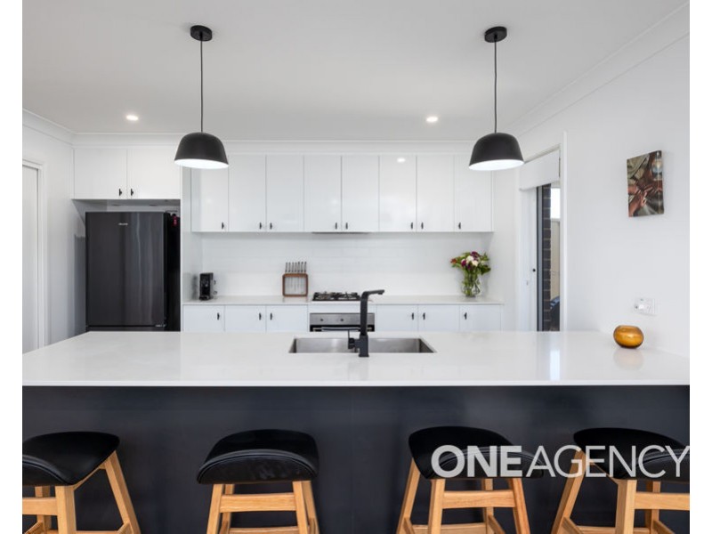 11 AH KET AVENUE, Lloyd NSW 2650