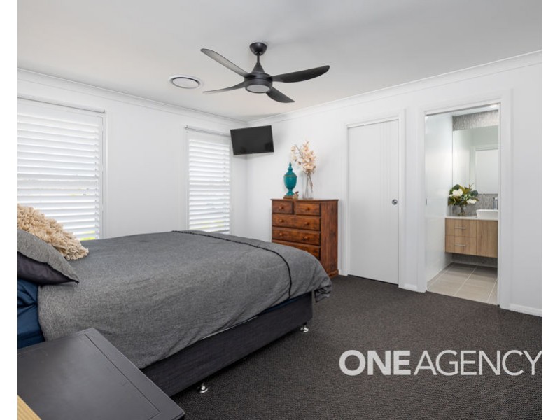 11 AH KET AVENUE, Lloyd NSW 2650