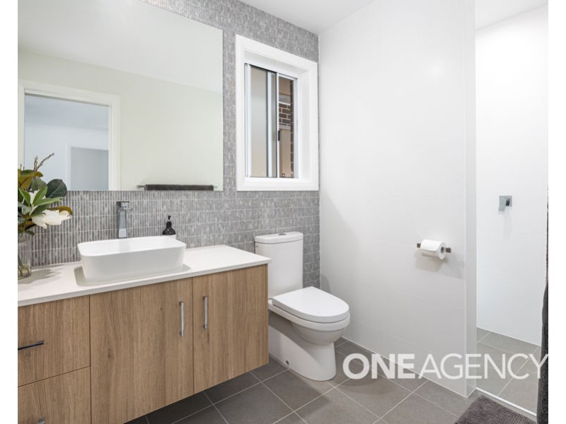 11 AH KET AVENUE, Lloyd NSW 2650