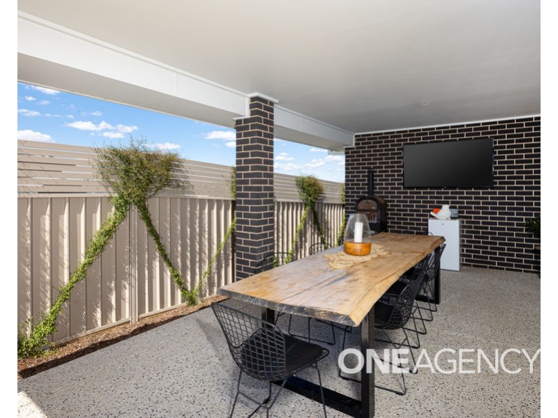 11 AH KET AVENUE, Lloyd NSW 2650