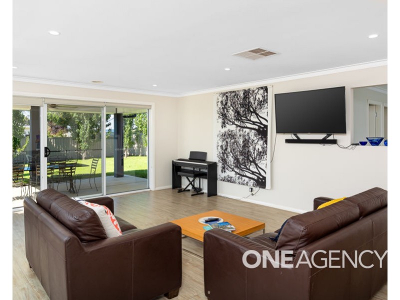 15 MULLAGH CRESCENT, Boorooma NSW 2650