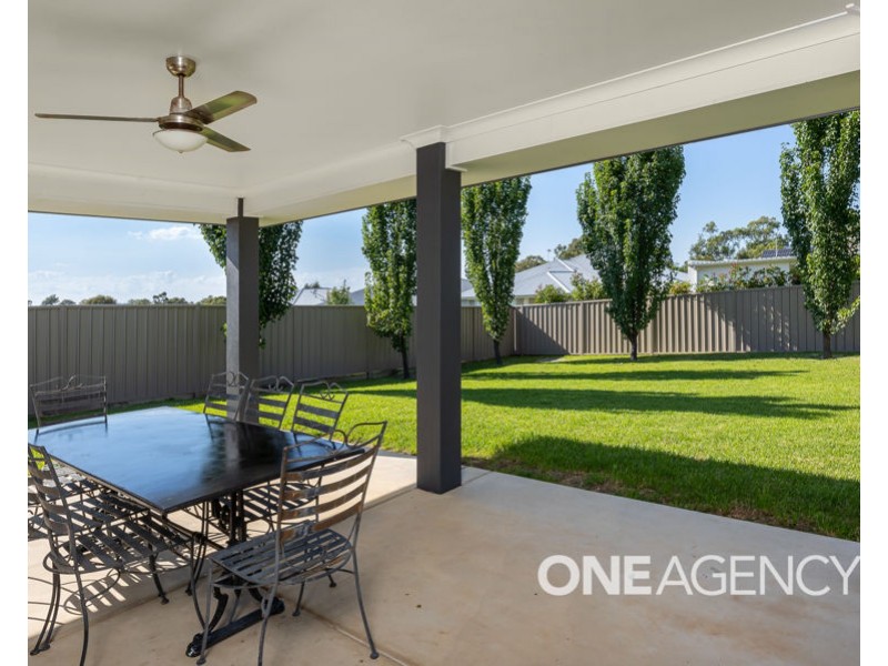 15 MULLAGH CRESCENT, Boorooma NSW 2650