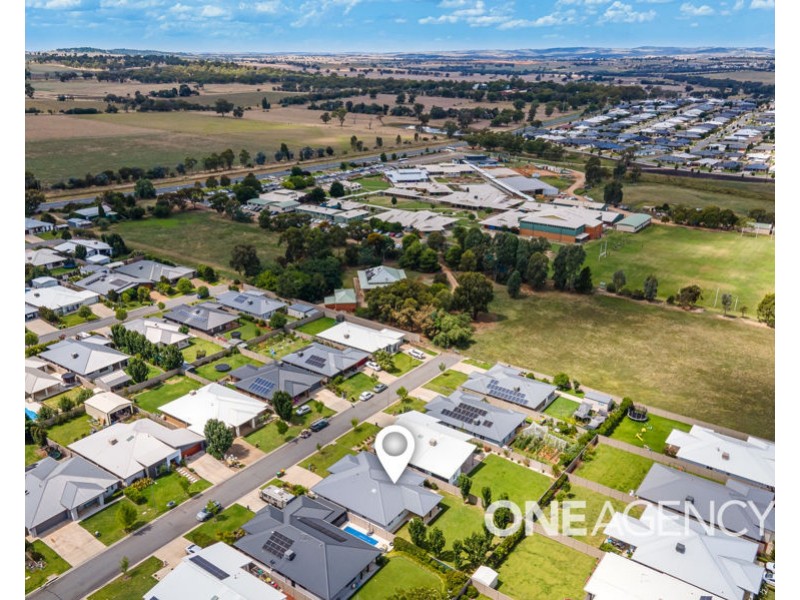 15 MULLAGH CRESCENT, Boorooma NSW 2650