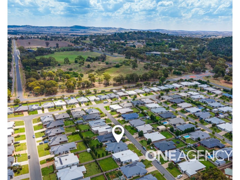 15 MULLAGH CRESCENT, Boorooma NSW 2650