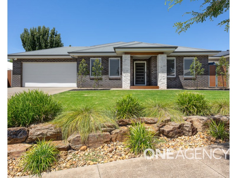 25 WATSON BOULEVARD, Lloyd NSW 2650