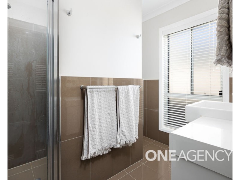 25 WATSON BOULEVARD, Lloyd NSW 2650