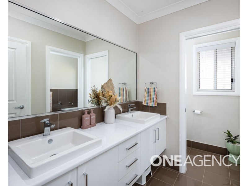 25 WATSON BOULEVARD, Lloyd NSW 2650