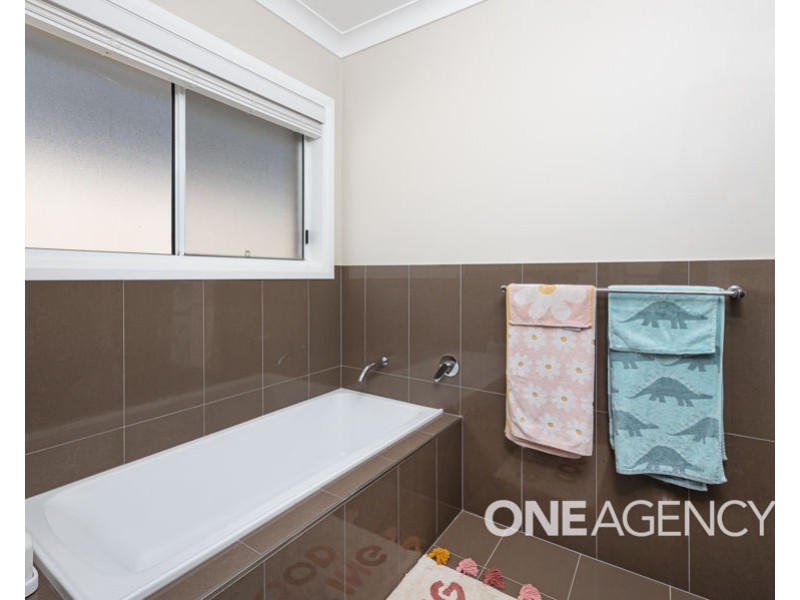 25 WATSON BOULEVARD, Lloyd NSW 2650