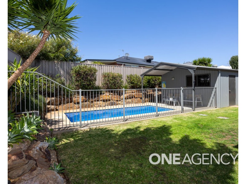 25 WATSON BOULEVARD, Lloyd NSW 2650