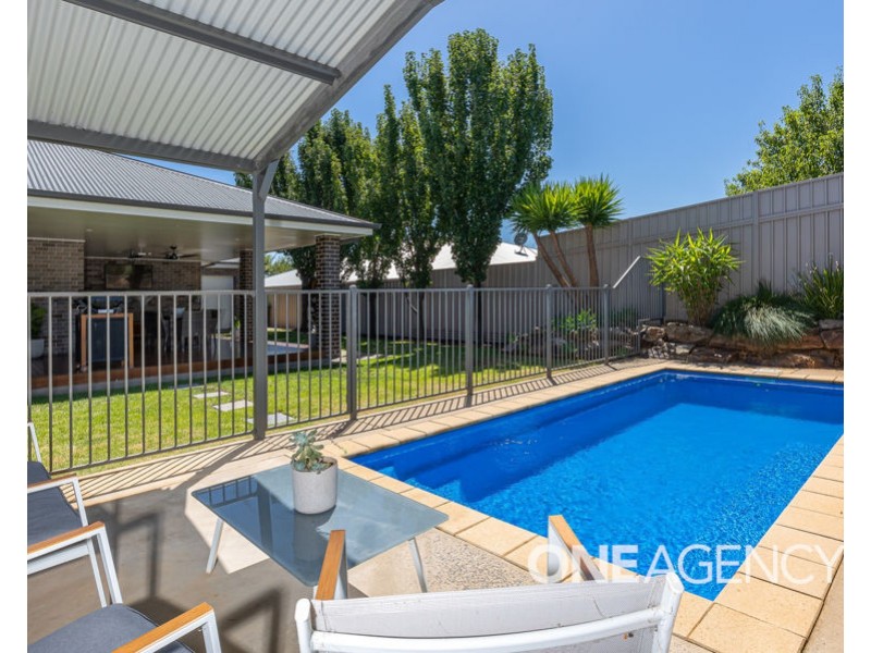 25 WATSON BOULEVARD, Lloyd NSW 2650