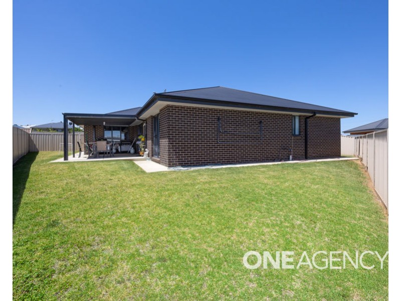 70 BARMEDMAN AVENUE, Gobbagombalin NSW 2650