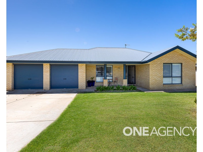99 YENTOO DRIVE, Glenfield Park NSW 2650