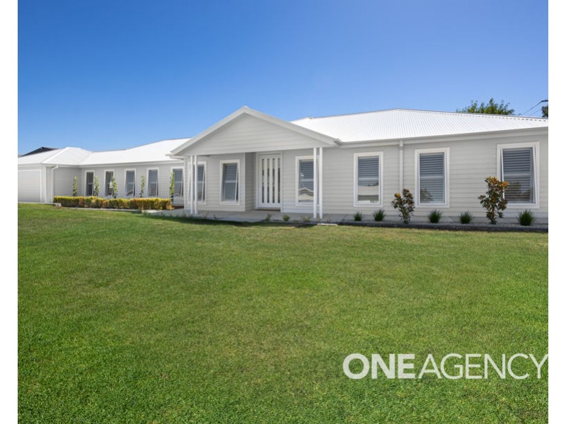 127 LAKEHAVEN DRIVE, Lake Albert NSW 2650