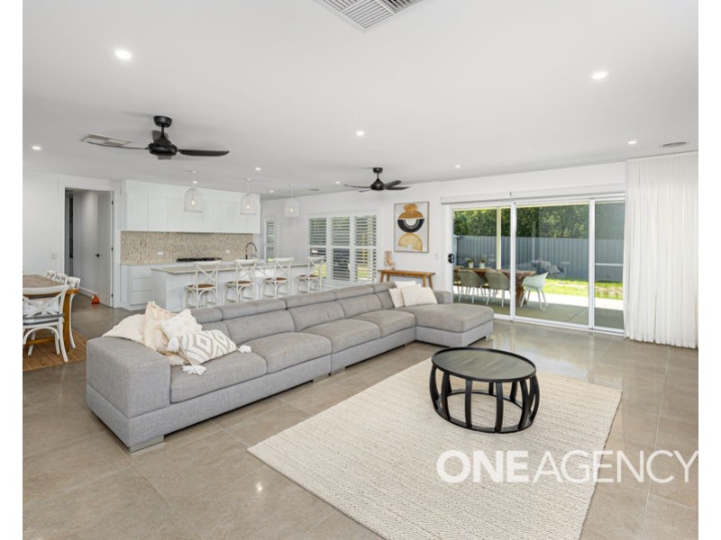 127 LAKEHAVEN DRIVE, Lake Albert NSW 2650