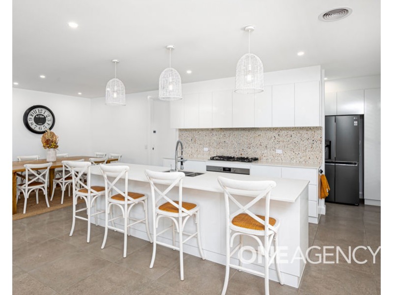 127 LAKEHAVEN DRIVE, Lake Albert NSW 2650