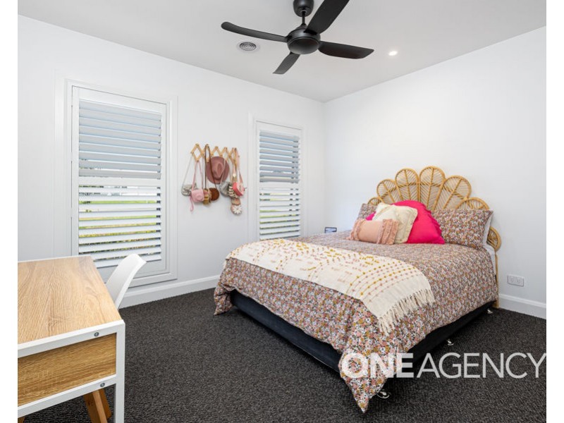 127 LAKEHAVEN DRIVE, Lake Albert NSW 2650