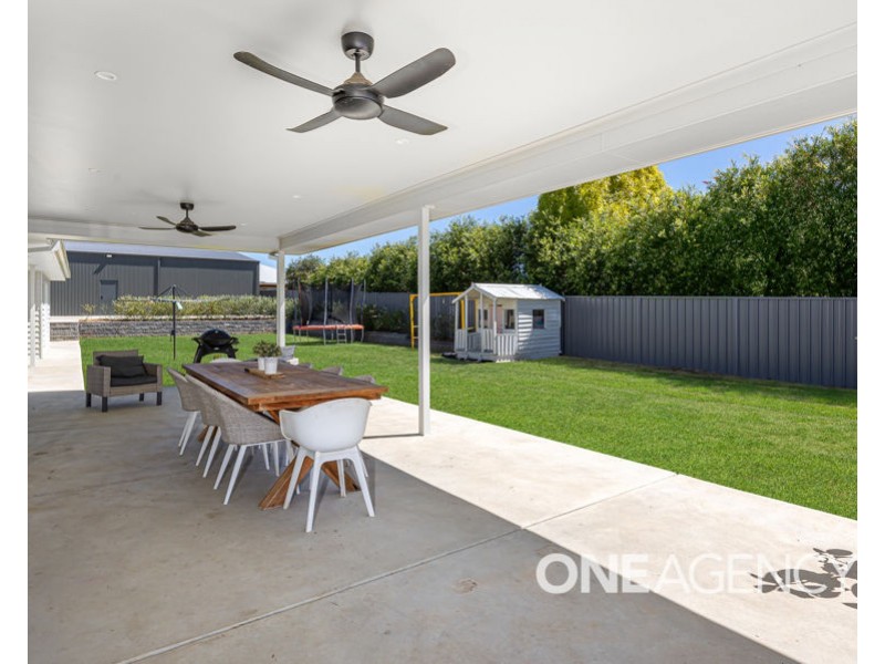 127 LAKEHAVEN DRIVE, Lake Albert NSW 2650