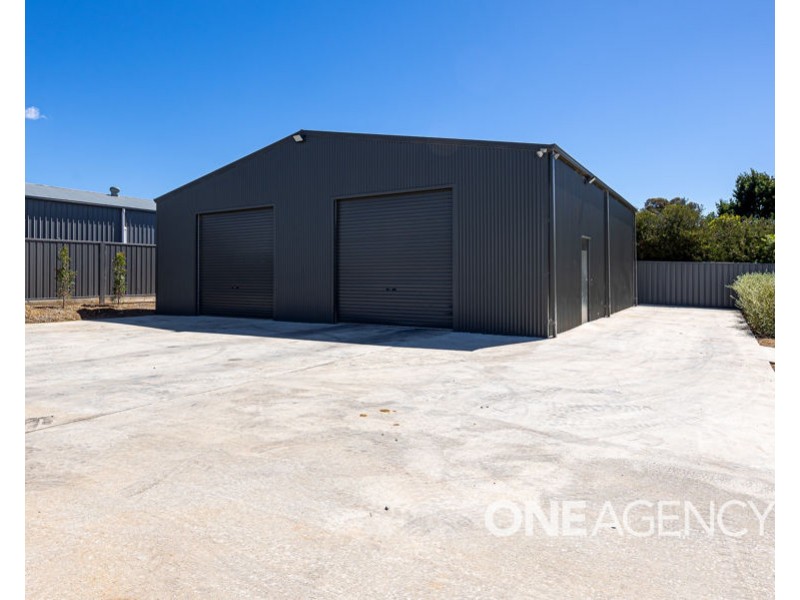 127 LAKEHAVEN DRIVE, Lake Albert NSW 2650