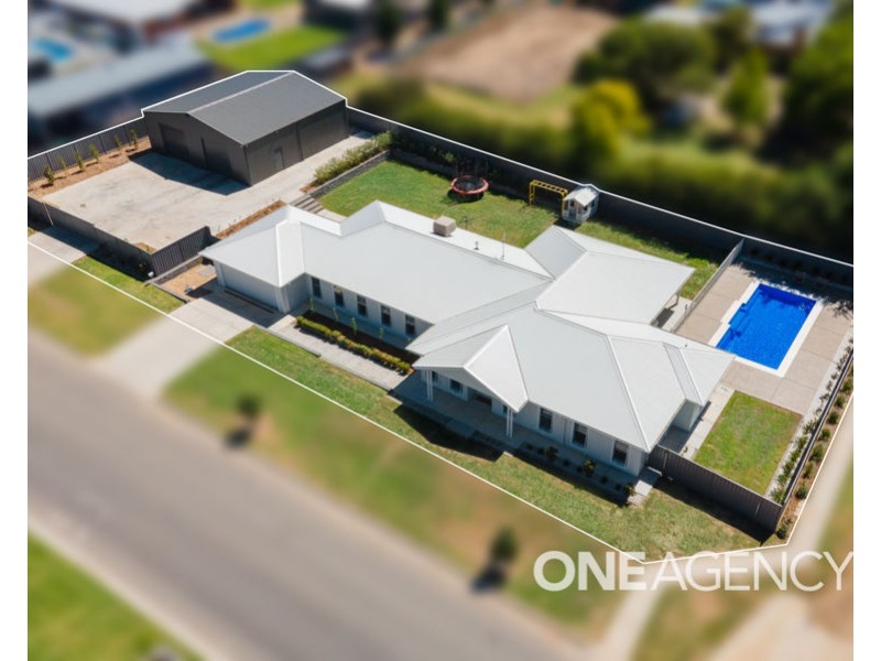 127 LAKEHAVEN DRIVE, Lake Albert NSW 2650