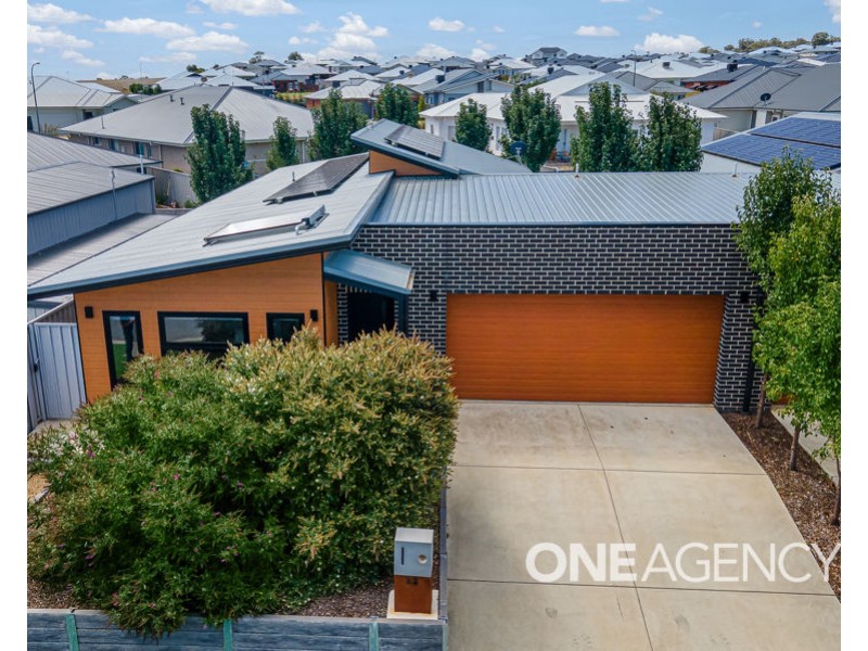 32 YENDA AVENUE, Gobbagombalin NSW 2650