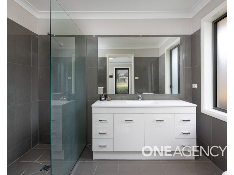 48 STRICKLAND DRIVE, Boorooma NSW 2650
