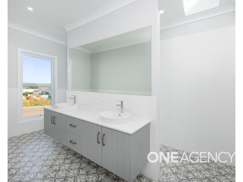 130 VALENCIA DRIVE, Gobbagombalin NSW 2650