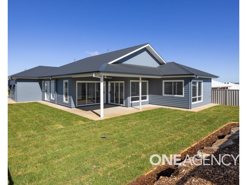 130 VALENCIA DRIVE, Gobbagombalin NSW 2650