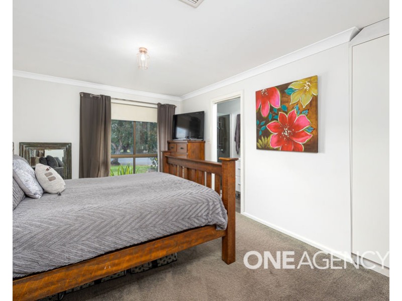 52 MAPLE ROAD, Lake Albert NSW 2650