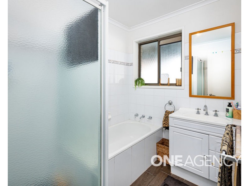 52 MAPLE ROAD, Lake Albert NSW 2650