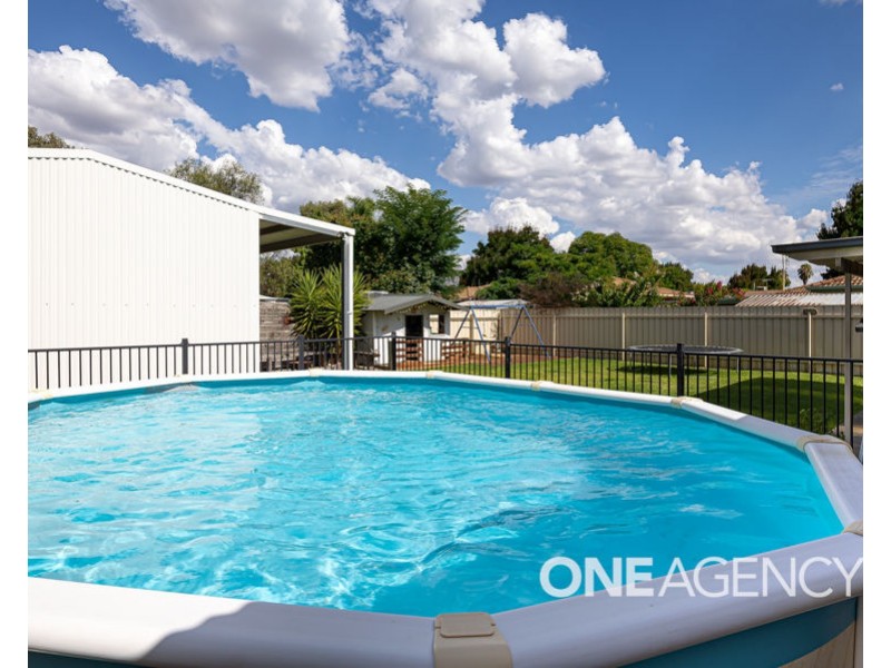 52 MAPLE ROAD, Lake Albert NSW 2650