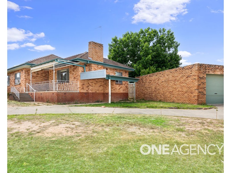 1 MANOORA AVENUE, Mount Austin NSW 2650