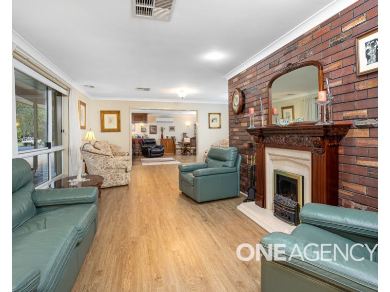 3 LASSWADE STREET, Lake Albert NSW 2650