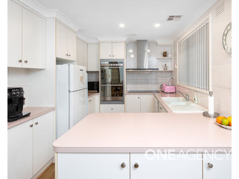 3 LASSWADE STREET, Lake Albert NSW 2650