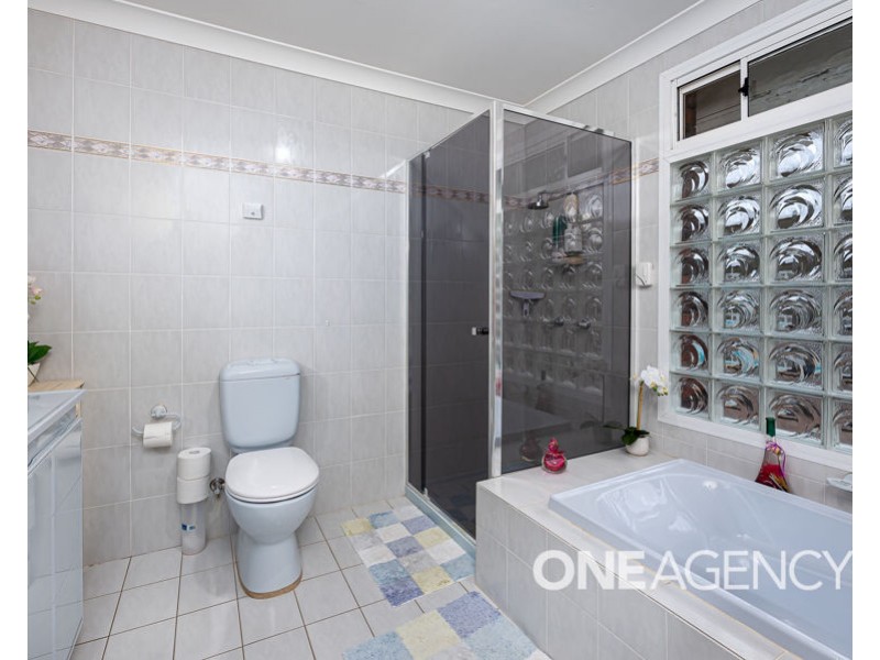 3 LASSWADE STREET, Lake Albert NSW 2650