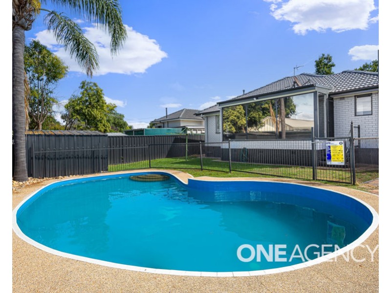 16 ZIEGLER AVENUE, Kooringal NSW 2650