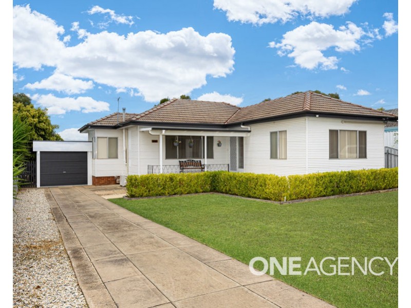 64 TICHBORNE CRESCENT, Kooringal NSW 2650