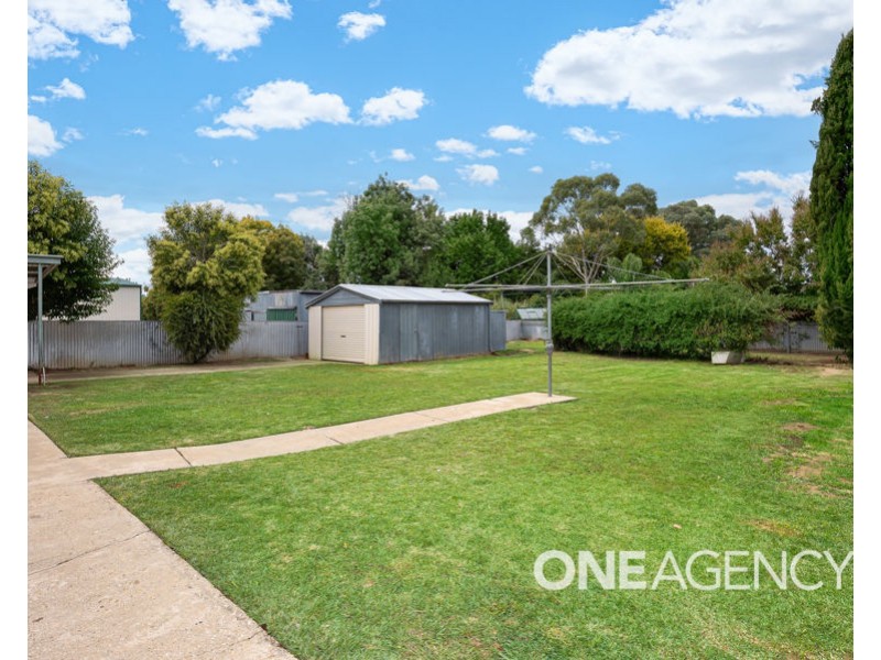64 TICHBORNE CRESCENT, Kooringal NSW 2650