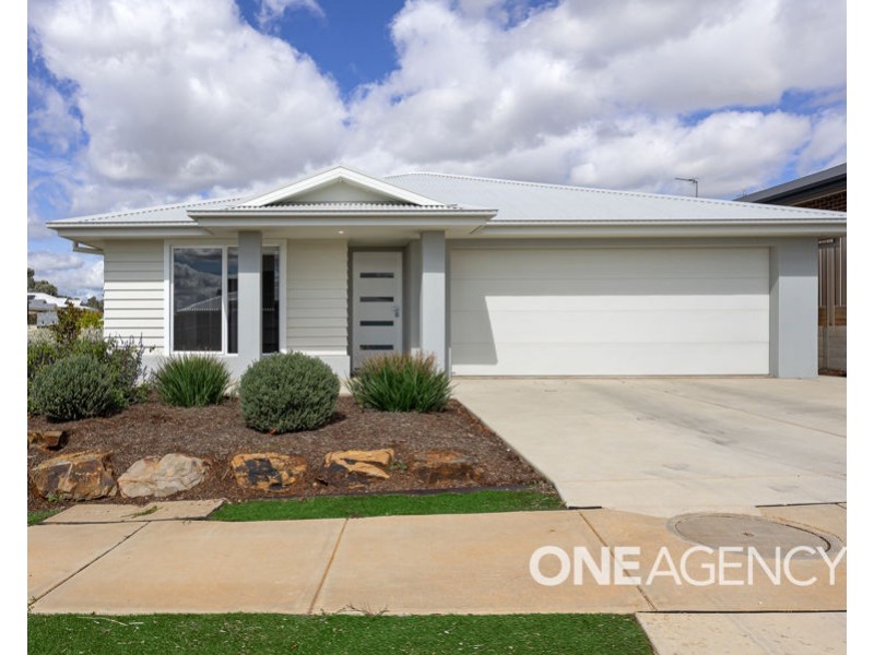 39 WATSON BOULEVARD, Lloyd NSW 2650