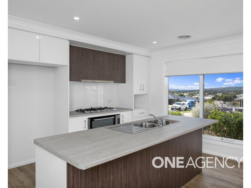 39 WATSON BOULEVARD, Lloyd NSW 2650