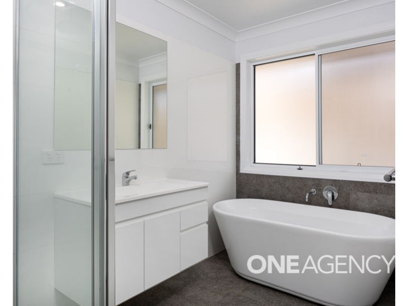 39 WATSON BOULEVARD, Lloyd NSW 2650