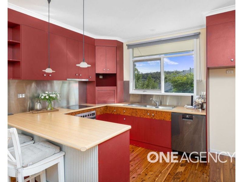 3 CHURCHILL AVENUE, Kooringal NSW 2650