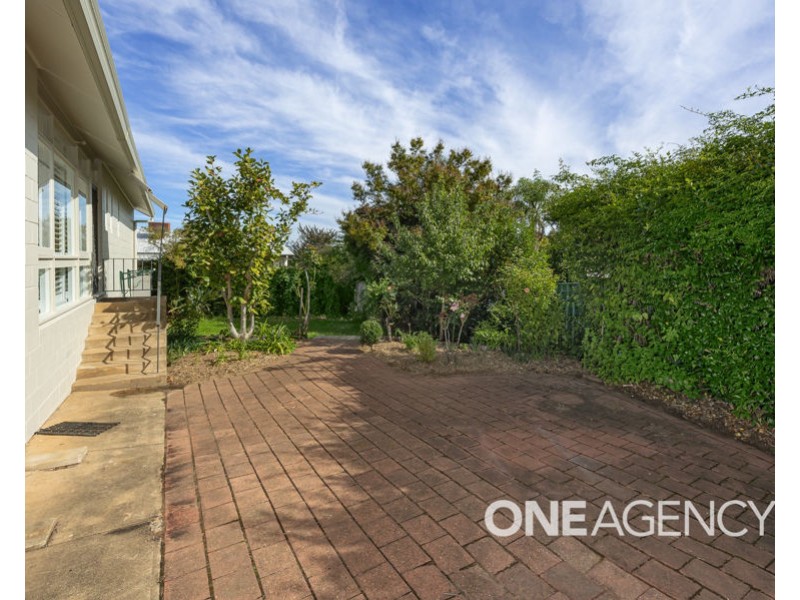 3 CHURCHILL AVENUE, Kooringal NSW 2650