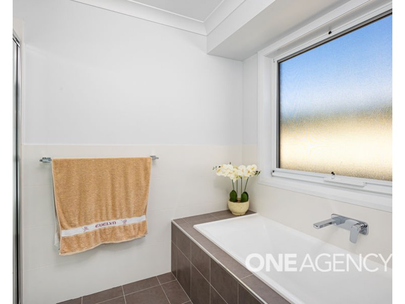 6 GOONAWARRA STREET, Gobbagombalin NSW 2650