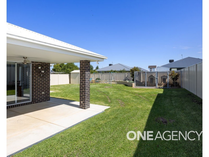 6 GOONAWARRA STREET, Gobbagombalin NSW 2650
