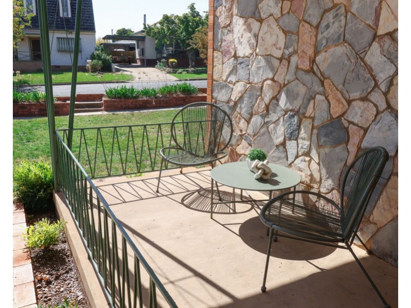 8 BELTANA AVENUE, Mount Austin NSW 2650